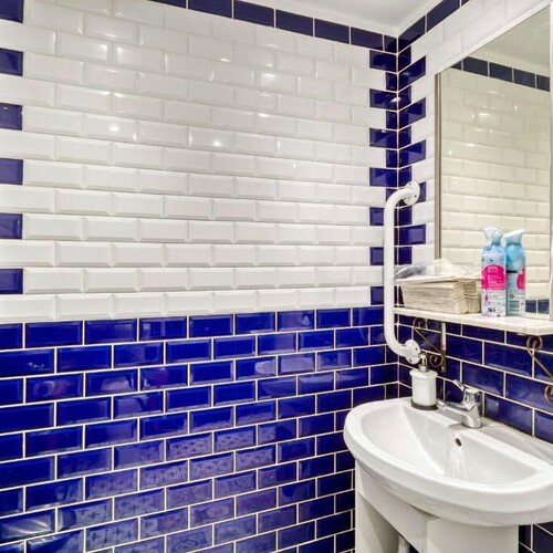 Earls Court Road, London, SW5