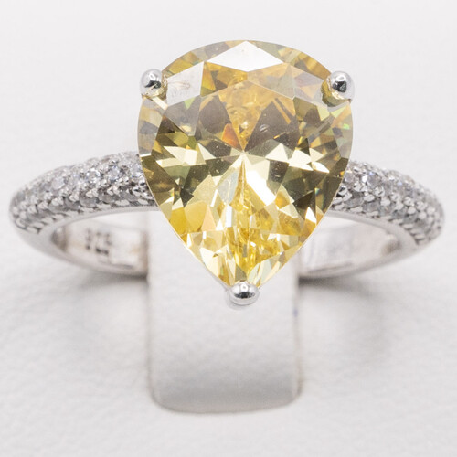 925 sterling silver ring set on yellow and clear moissanite stone
