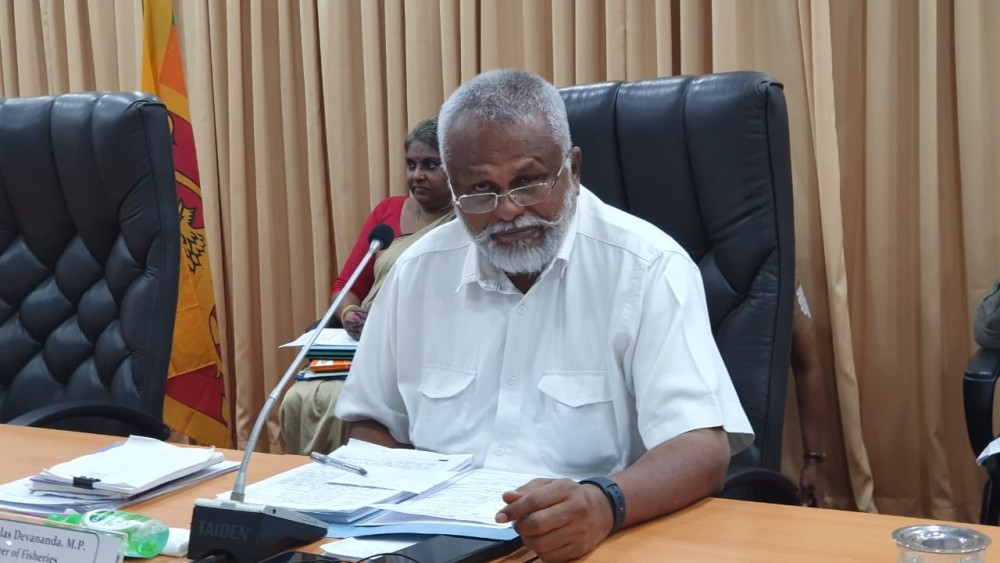 இந்திய மீனவர்களை விவகாரத்தில் கடற்படையினர் தயக்கம் - அமைச்சர் டக்ளஸ்