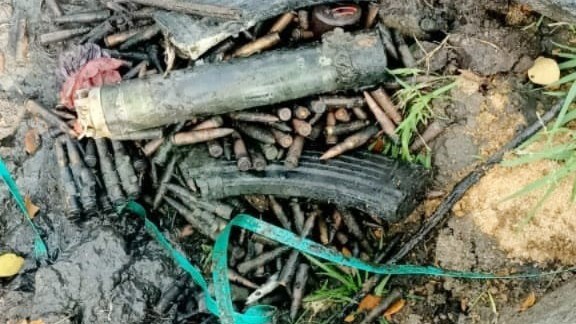 சம்மாந்துறையில் ஆயுதங்கள் மீட்பு