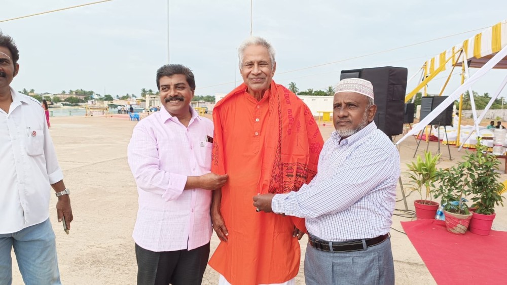 மறவன்புலவு சச்சிதானந்தனுக்கு வணிக சங்கம் கெளரவிப்பு