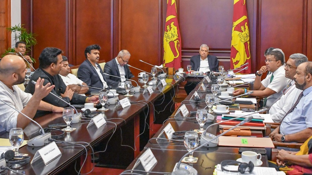 ஜனாதிபதி அதிகாரிகளுக்கு பணிப்பு