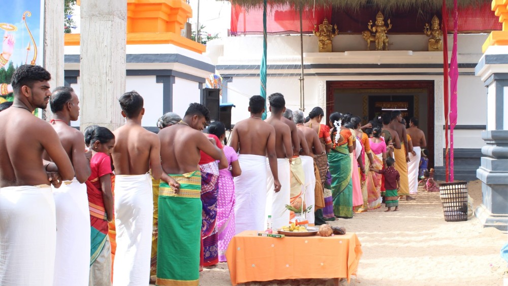 அம்மன் சிலையை அகற்ற நீதிமன்று இடைக்கால தடை