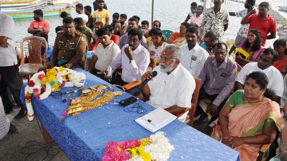 காக்கைதீவு - சாவக்காடு கடற்றொழிலாளர் விவகாரத்திற்கு சுமூகமான தீர்வு நடவடிக்கை - அமைச்சர் டக்ளஸ் 