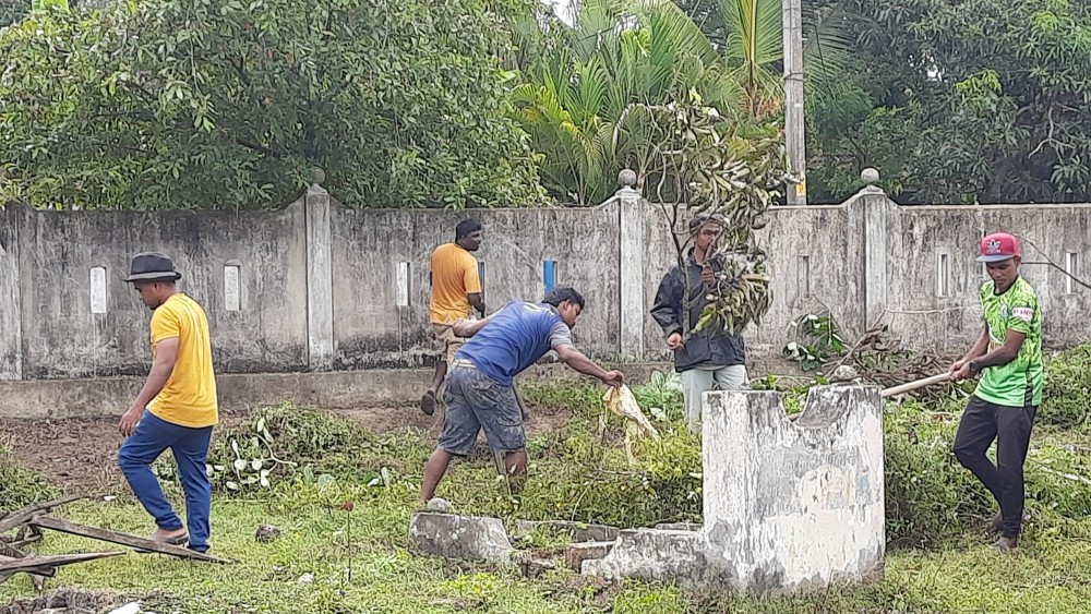 துப்பரவு செய்யப்பட்ட மணற்சேனை மயானம்