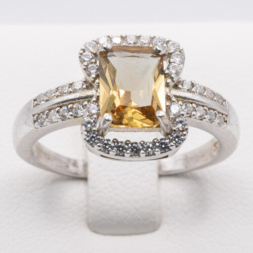 925 sterling silver ring set on colour changing Zultanite stone