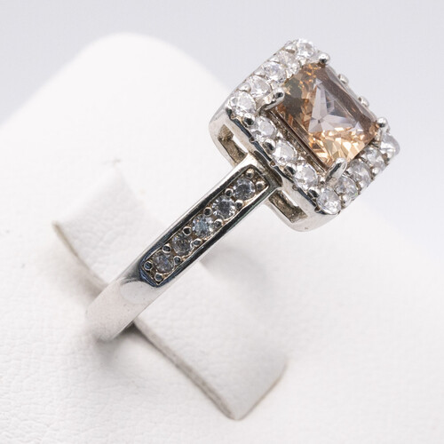 Colour changing Zultanite stone set on 925 sterling silver ring