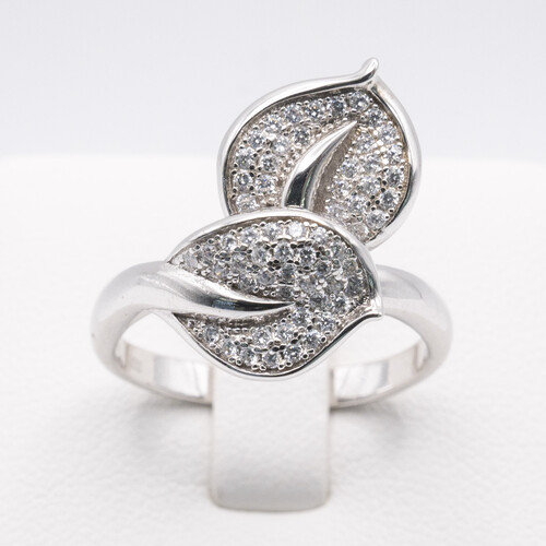 Leaves Designed Zirconia Stones Set on 925 Sterling Silver Ring
