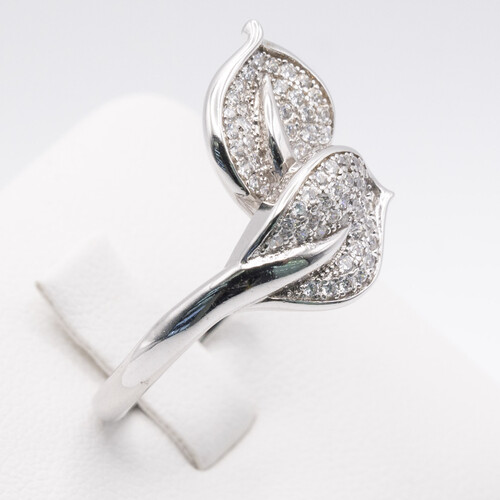 Leaves Designed Zirconia Stones Set on 925 Sterling Silver Ring