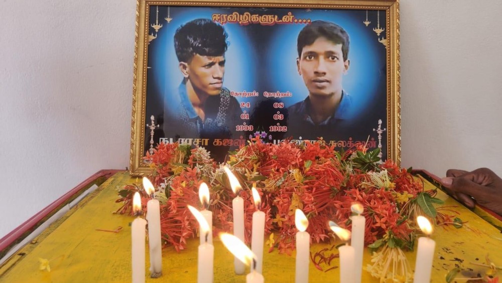 சிறிலங்கா காவல்துறையால் சுட்டுக் கொல்லப்பட்ட யாழ் பல்கலைக்கழக மாணவர்கள் 