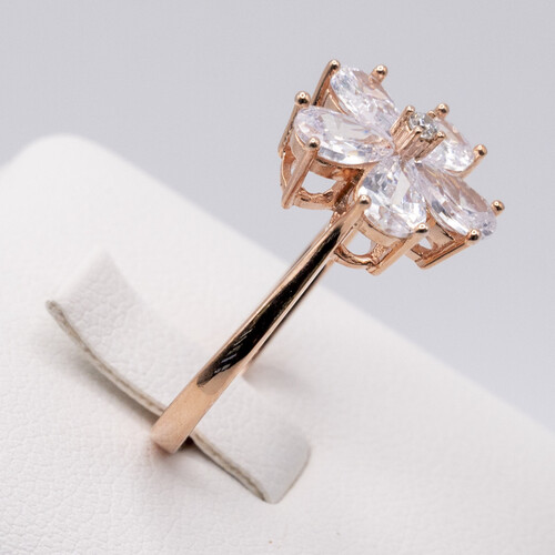 Flower Designed Zirconia Stones Set on Rose Gold Plated 925 Sterling Silver Ring