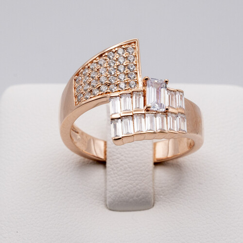 Overlapping Zirconia Stones on Rose Gold Plated 925 Sterling Silver Ring