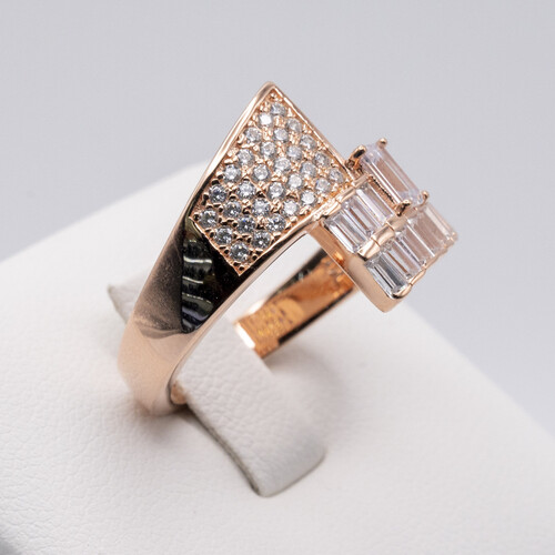 Overlapping Zirconia Stones on Rose Gold Plated 925 Sterling Silver Ring
