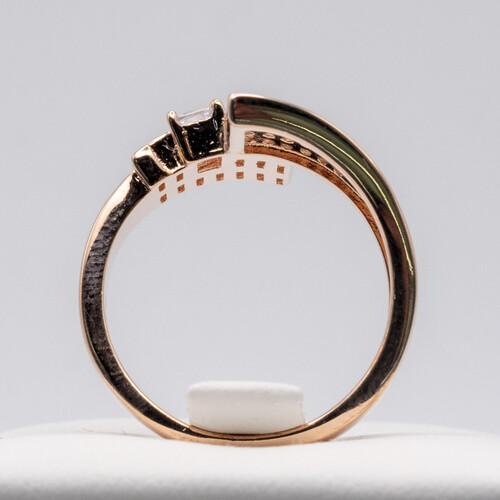 Overlapping Zirconia Stones on Rose Gold Plated 925 Sterling Silver Ring