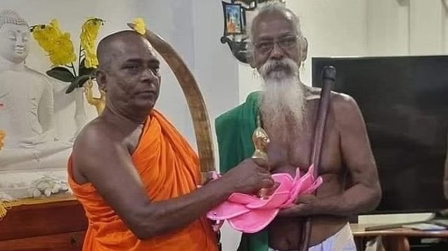 நாக விகாரையைப் பார்வையிட்ட பழங்குடியினர்