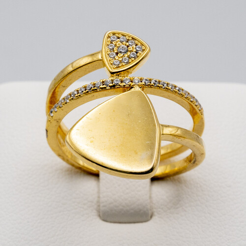 Zirconia stones set vertically on yellow gold plated silver ring