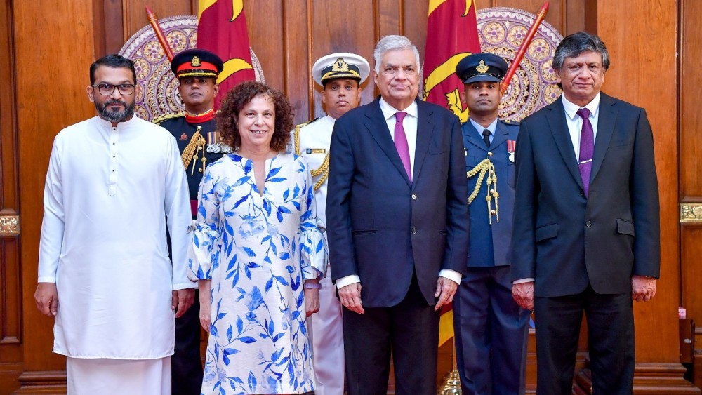 மூன்று புதிய தூதுவர்கள் 