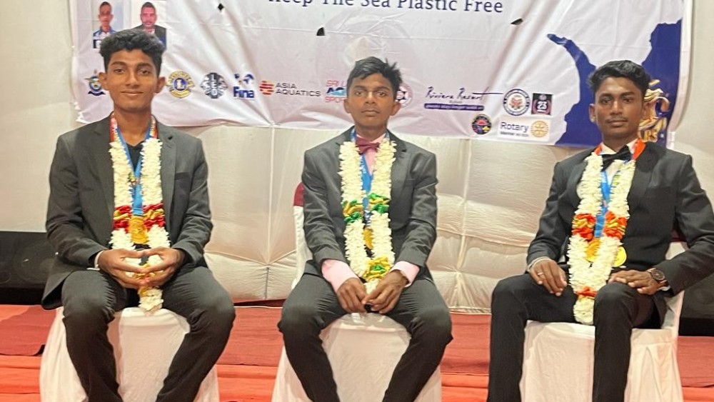 பாக்கு நீரிணையை நீந்திக் கடந்த சாரண மாணவர்களுக்கு கௌரவம்