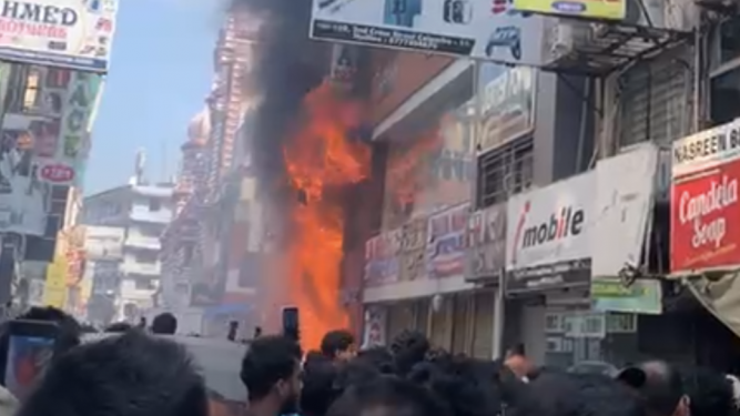 புறக்கோட்டையில் பெரும் தீ விபத்து! ஆறு பேரின் நிலைமை கவலைக்கிடம்