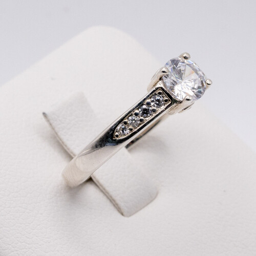 Solitaire zirconia stone set on rhodium plated 925 sterling silver ring