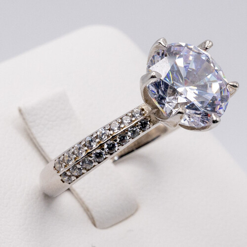 Solitaire zirconia stone set on rhodium plated 925 sterling silver ring