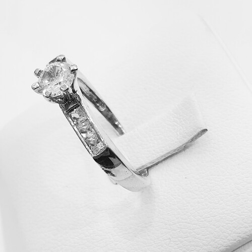 Solitaire zirconia stone set on rhodium plated 925 sterling silver ring