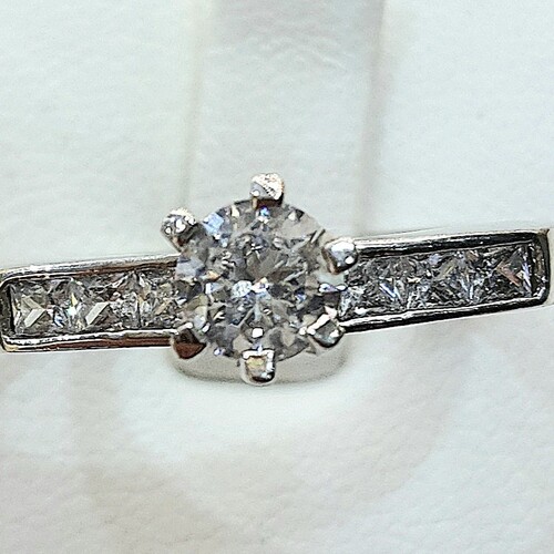 Solitaire zirconia stone set on rhodium plated 925 sterling silver ring