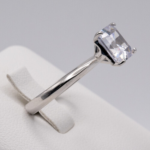 Solitaire zirconia stone set on rhodium plated 925 sterling silver ring