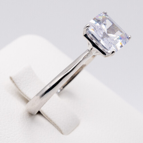 Solitaire zirconia stone set on rhodium plated 925 sterling silver ring