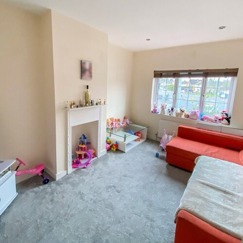 2 Bedroom Flat To Let