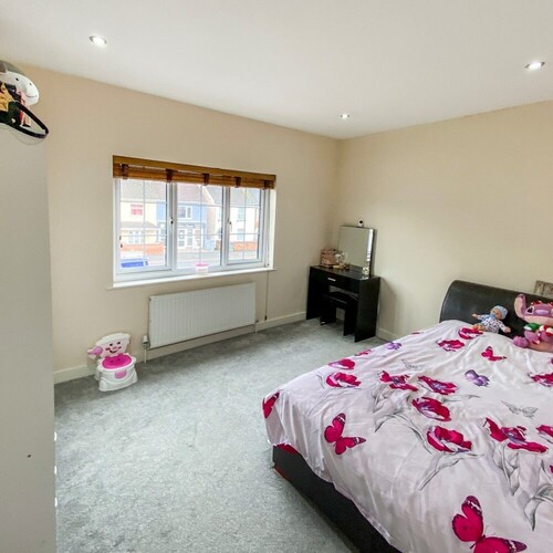 2 Bedroom Flat To Let