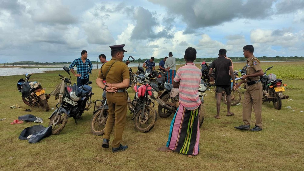 நீதிமன்றத்தின் உத்தரவையும் மீறி தண்ணிமுறிப்பு குளத்தில் மீன்பிடி!