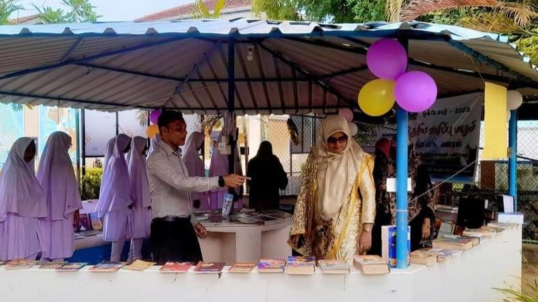 நடமாடும் நூலகம் 