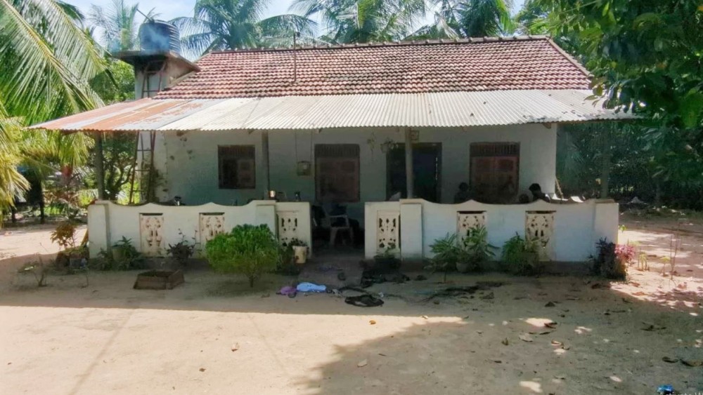 கத்திமுனையில் புகுந்து கொள்ளை