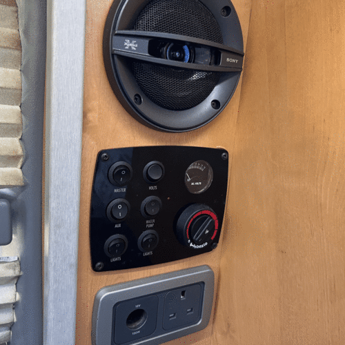 Toyota Granvia WELLHOUSE Camper Van 2 Berth 2690cc Petrol Automatic PRO Conversion