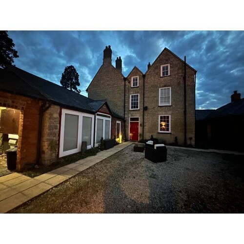 OLD WOLVERTON - 3 BEDROOM BARN CONVERSION