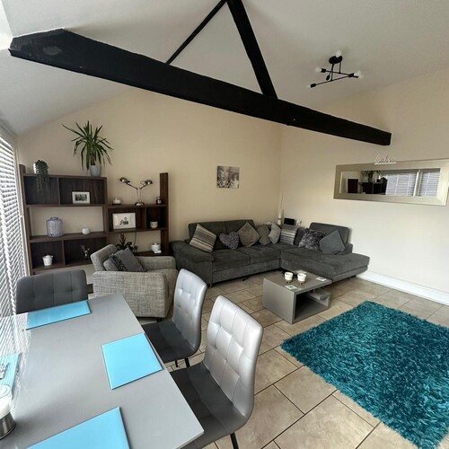 OLD WOLVERTON - 3 BEDROOM BARN CONVERSION