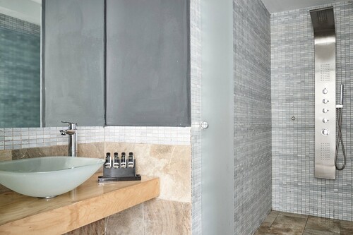 Cascade Holiday Resort – Poros 