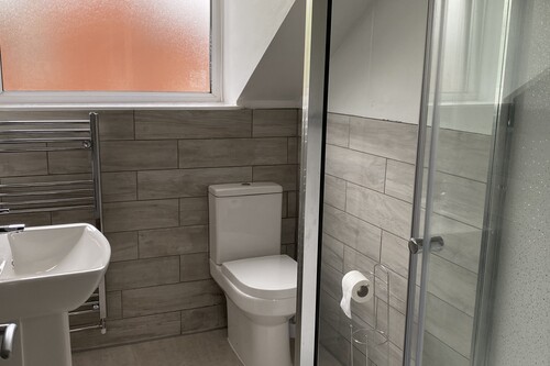 10 Cliff Mount Terrace