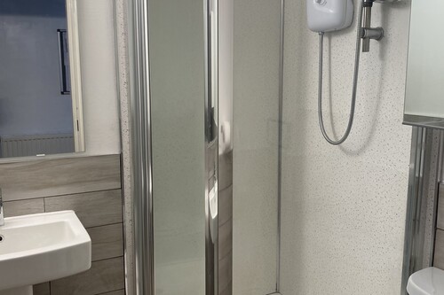 10 Cliff Mount Terrace