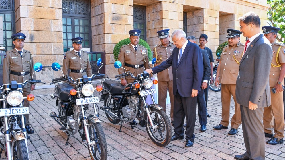 சீன மக்கள் குடியரசிடமிருந்து பொலிஸ் திணைக்களத்திற்கு நன்கொடை