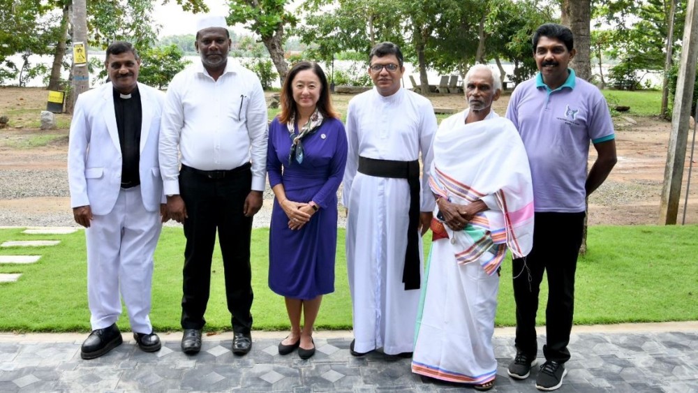 சீயோன் தேவாலயத்தில் கடும் மன உளைச்சல்க்குள்ளான அமெரிக்கத் தூதுவர் ஜுலி சங்