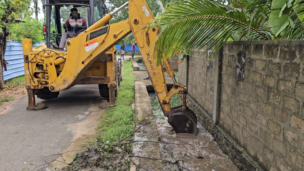 வலி. மேற்கு பிரதேச சபையினால் வாய்க்கால் தூர்வாரல்