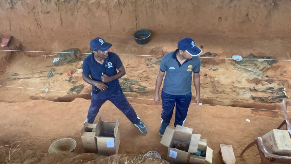 ஸ்கான் பண்ணப்படும் மனித புதைகுழி