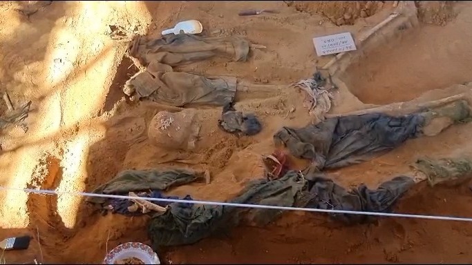 கொக்குத்தொடுவாய் புதைகுழியில் மீட்கப்பட்ட மனித எச்சங்கள்!