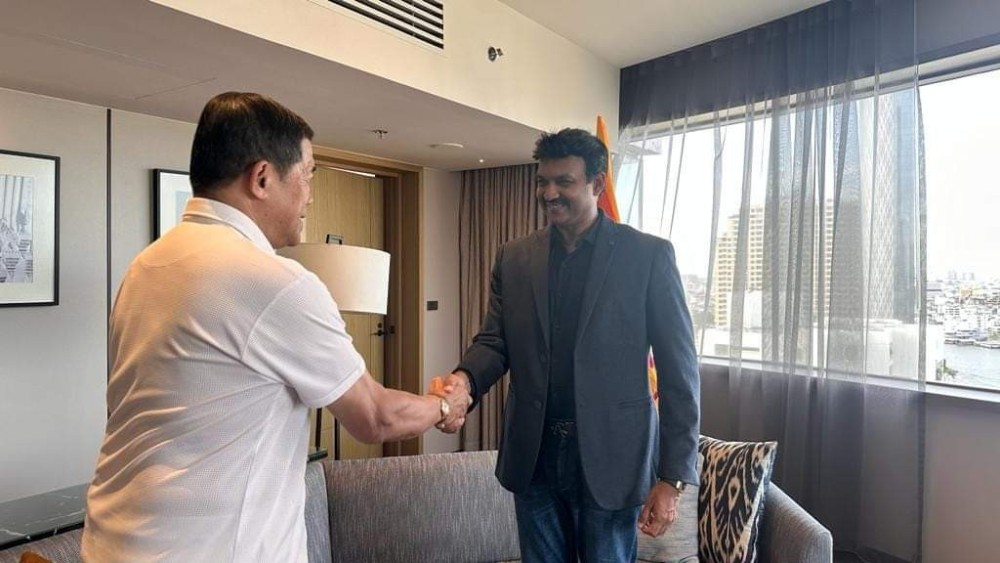 நேரில் சென்று வரவேற்ற தாய்லாந்தின் முன்னாள்  பிரதமர் 