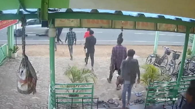 தெல்லிப்பளையில் வன்முறையில் ஈடுபட்ட ஹைஏஸ் வாகனம் மீட்பு