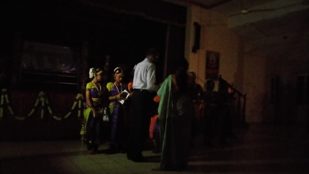 கைத்தொலைபேசிகள் ஒளிகொடுக்க வெளியிடப்பட்ட நூல்