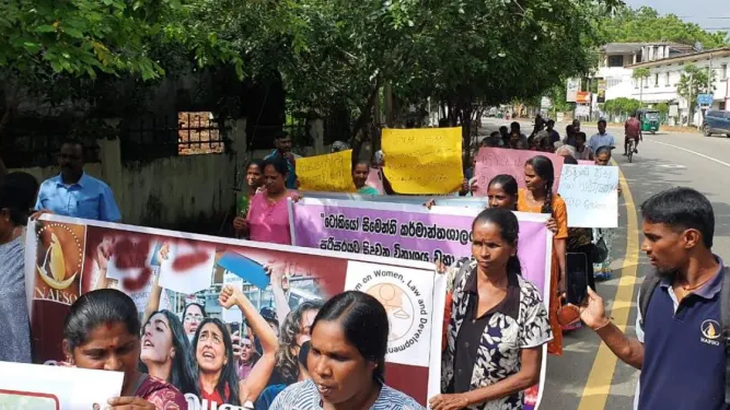 மனித உரிமை மீறல்களை எதிர்த்து யாழ்ப்பாணத்தில் போராட்டம்