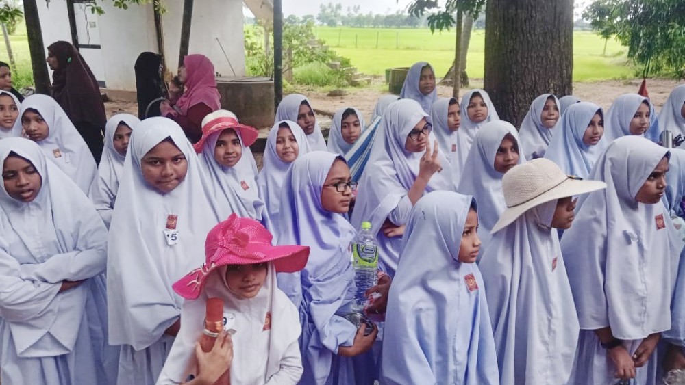 மாணவிகளின் மத நல்லிணக்க களப்பயணம்